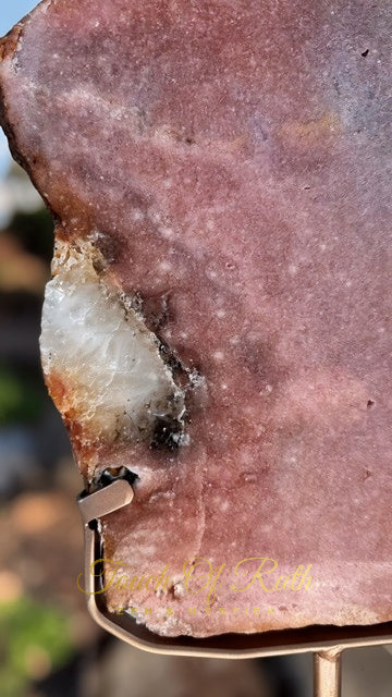 Roze Amethist Slice met Chalcedoon op Standaard