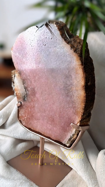 Roze Amethist Slice met Chalcedoon op Standaard